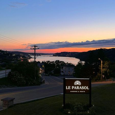 Auberge Le Parasol Chicoutimi Eksteriør billede
