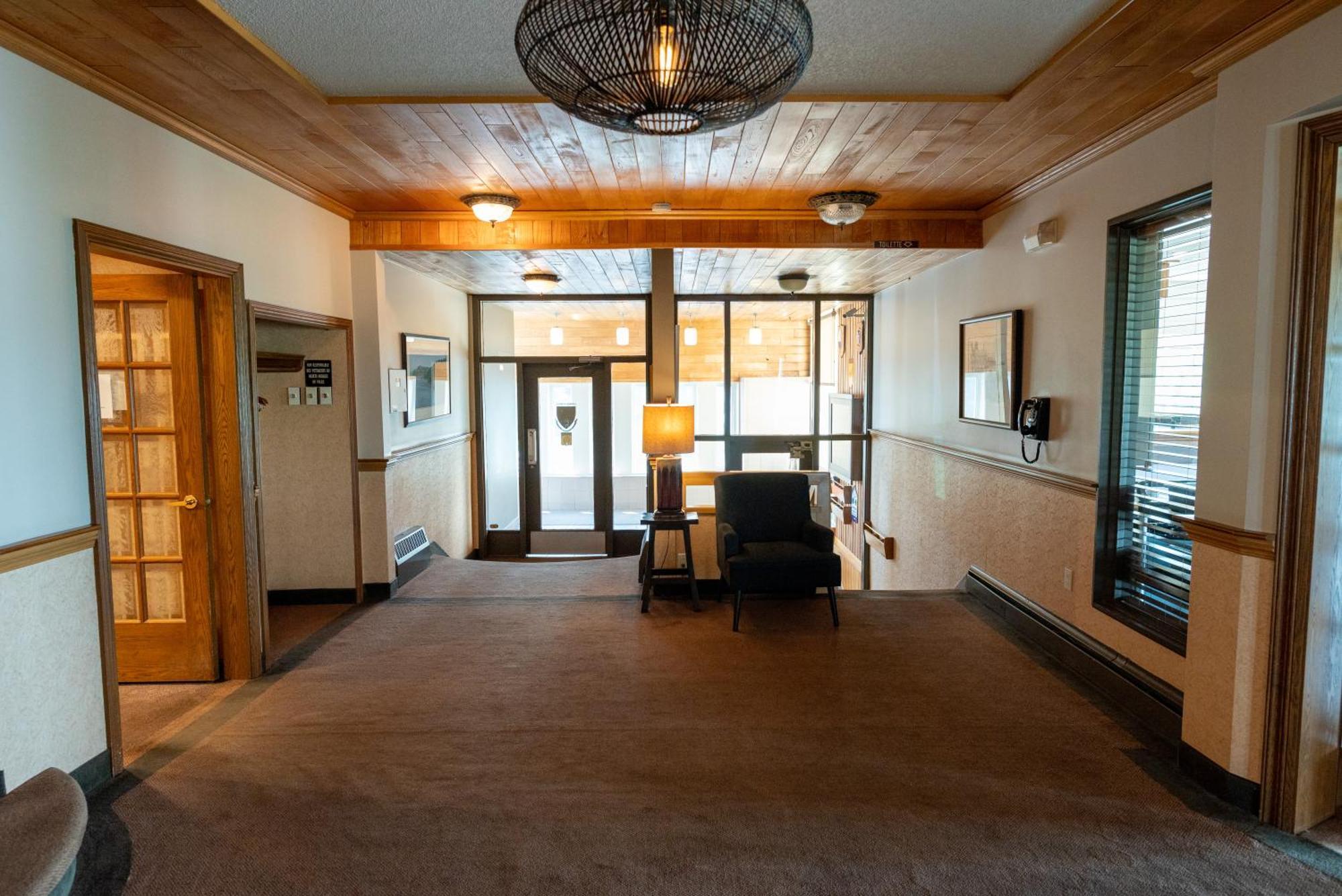 Auberge Le Parasol Chicoutimi Eksteriør billede