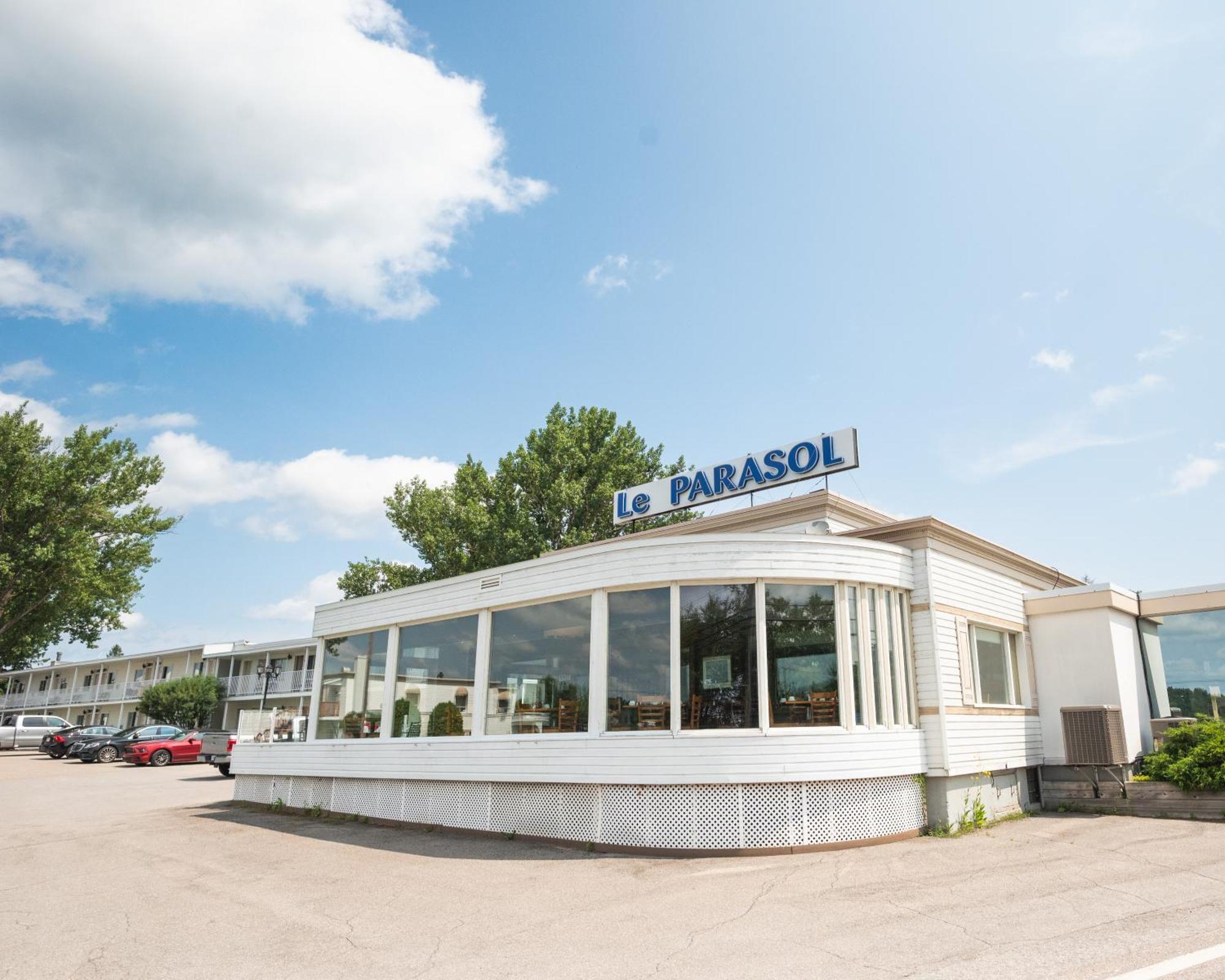 Auberge Le Parasol Chicoutimi Eksteriør billede
