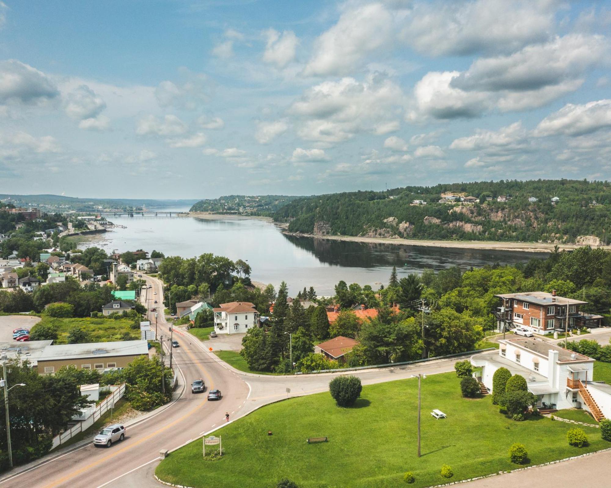 Auberge Le Parasol Chicoutimi Eksteriør billede