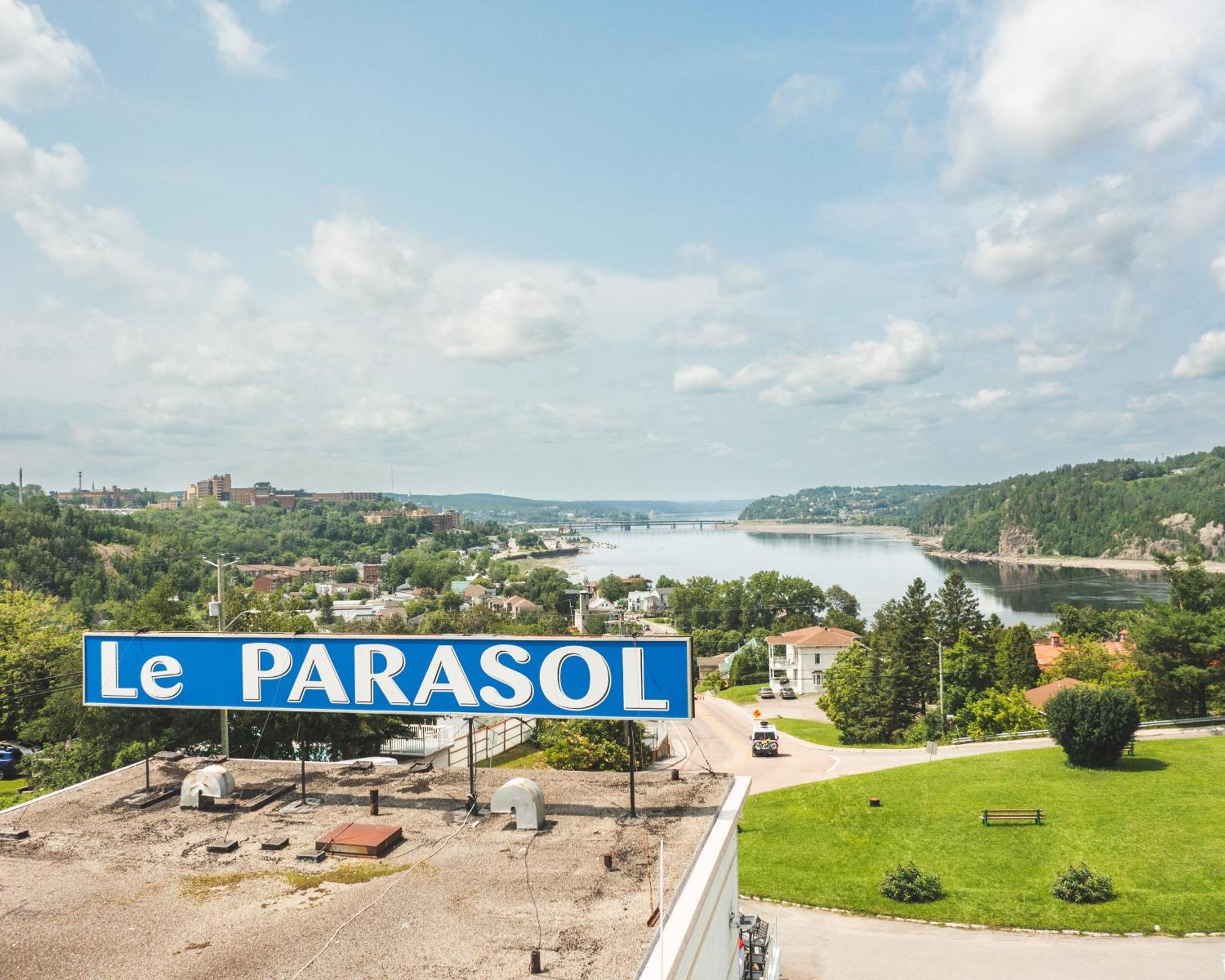 Auberge Le Parasol Chicoutimi Eksteriør billede