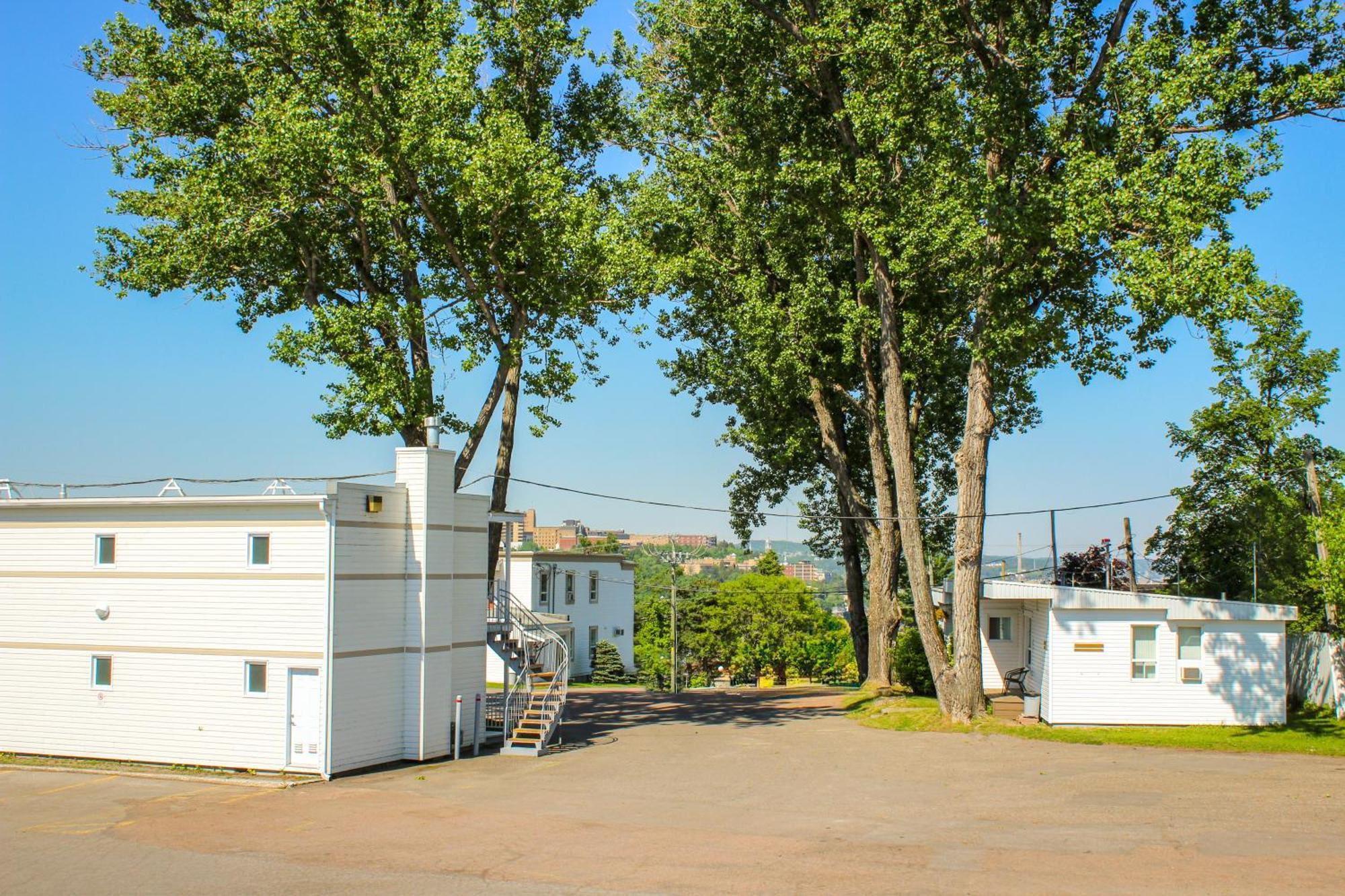 Auberge Le Parasol Chicoutimi Eksteriør billede
