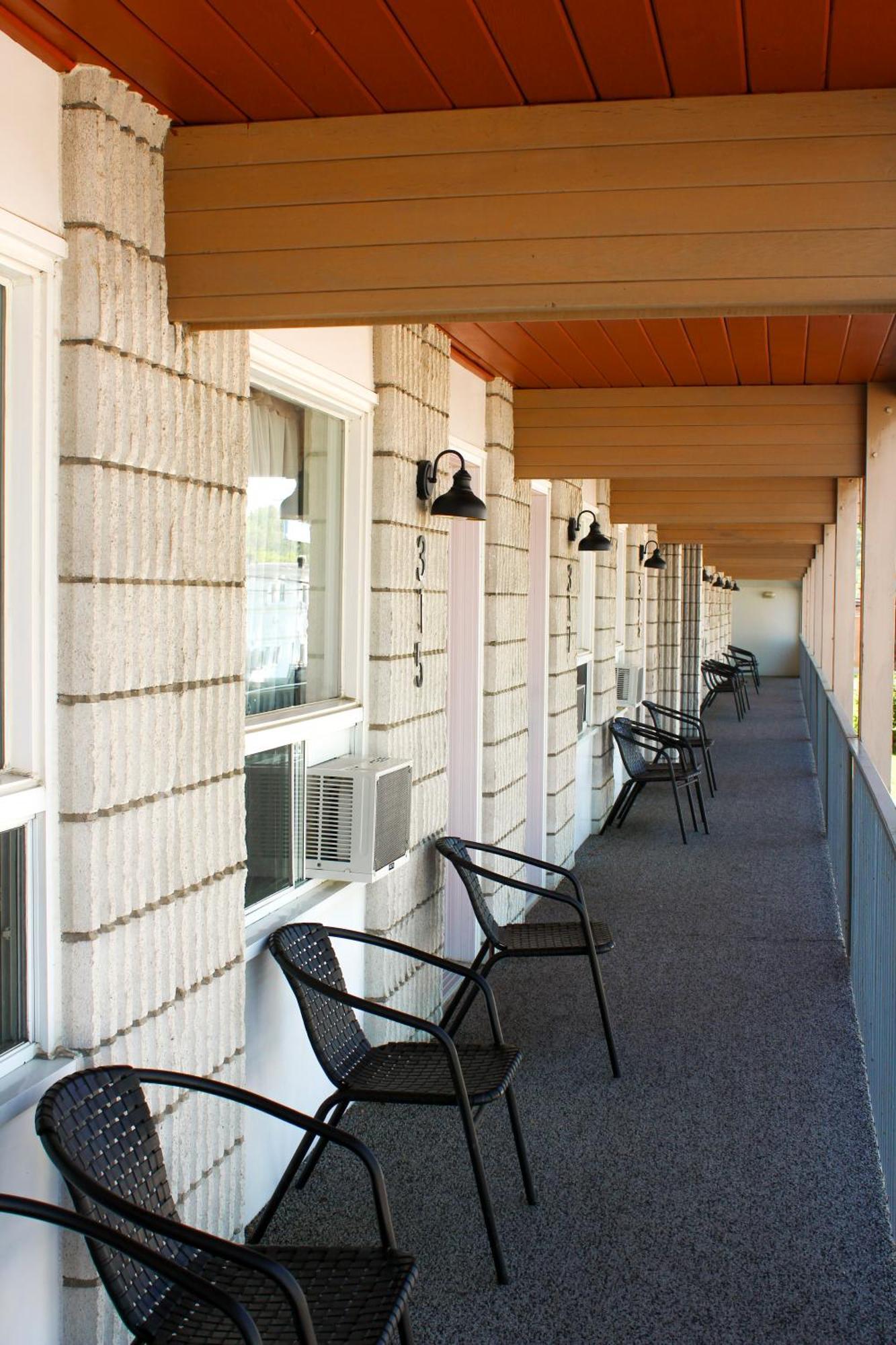 Auberge Le Parasol Chicoutimi Eksteriør billede