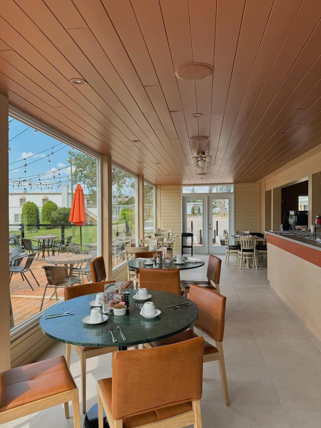 Auberge Le Parasol Chicoutimi Eksteriør billede