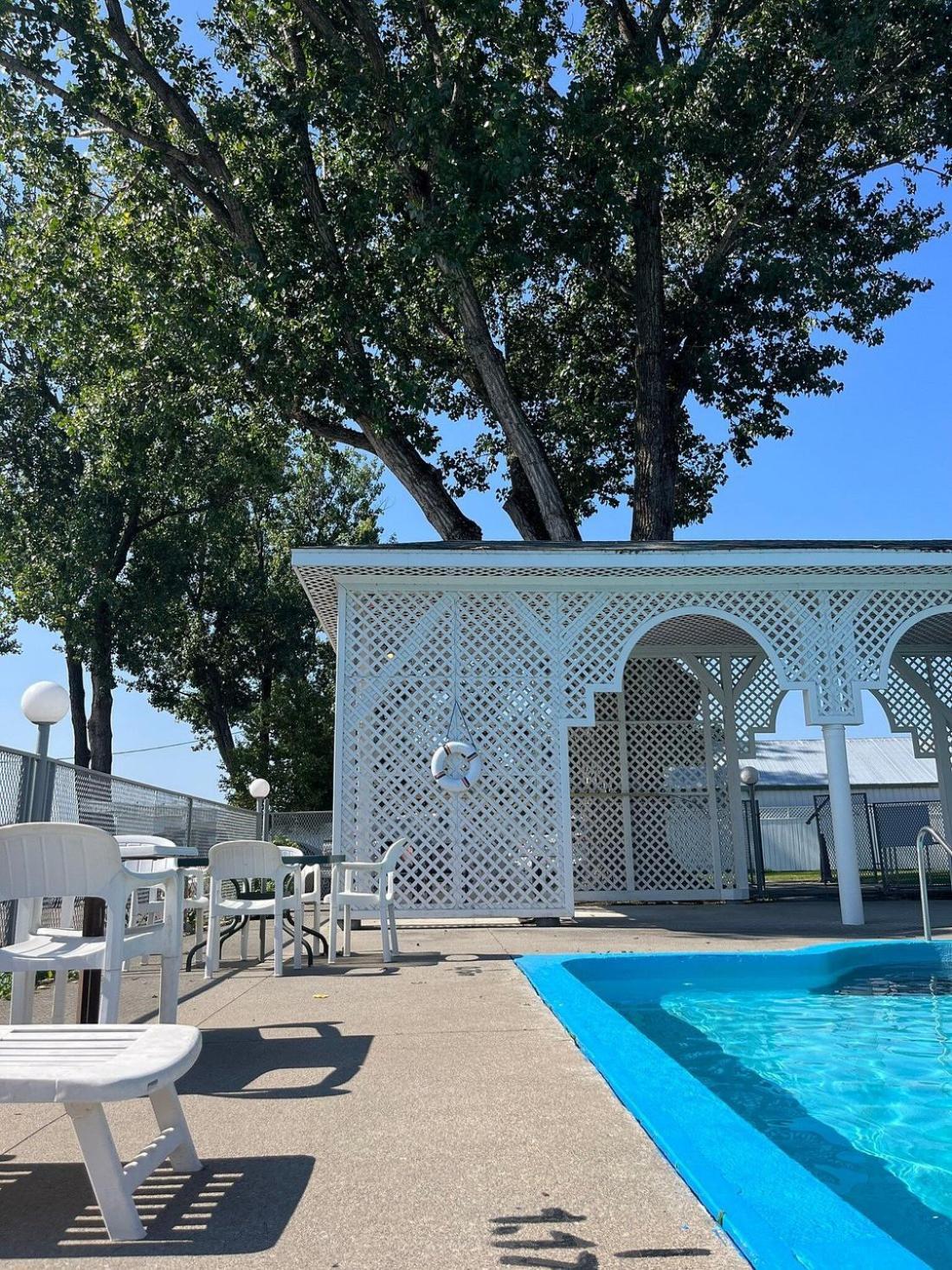 Auberge Le Parasol Chicoutimi Eksteriør billede