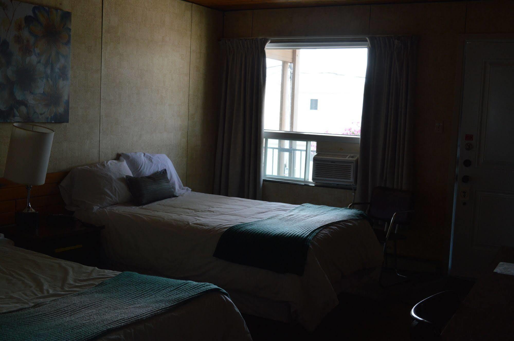 Auberge Le Parasol Chicoutimi Eksteriør billede