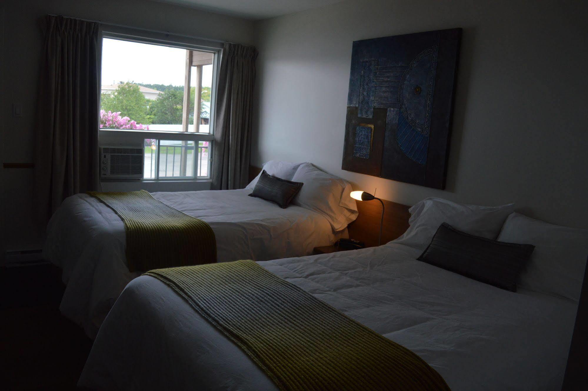 Auberge Le Parasol Chicoutimi Eksteriør billede