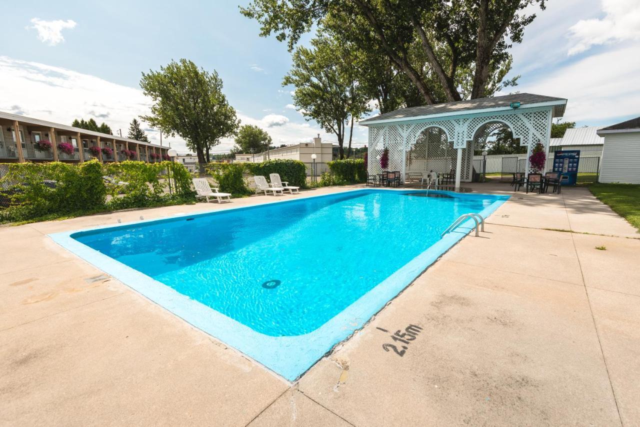 Auberge Le Parasol Chicoutimi Eksteriør billede